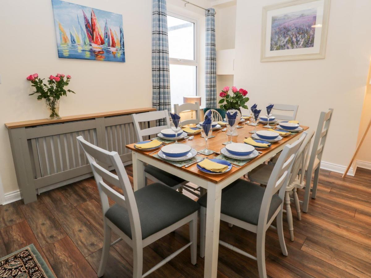 Harbour Hideaway Villa Whitby Buitenkant foto